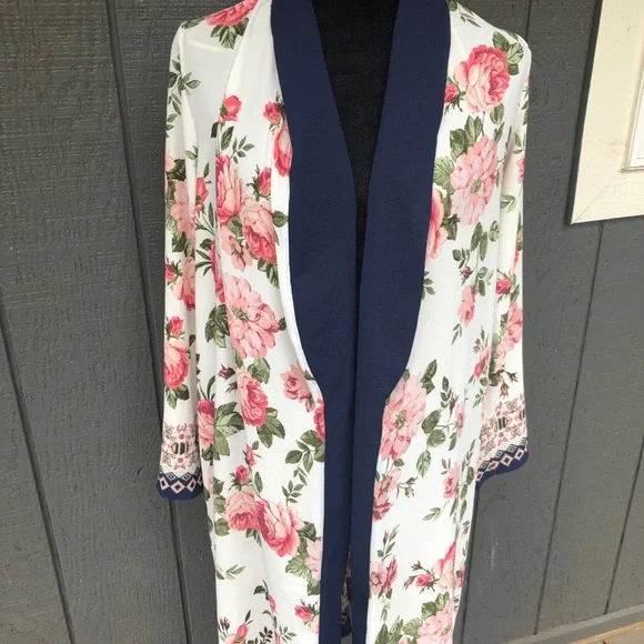 🍀Robe - NWOT by Kaii Los Angeles🍀 - Picture 2 of 7